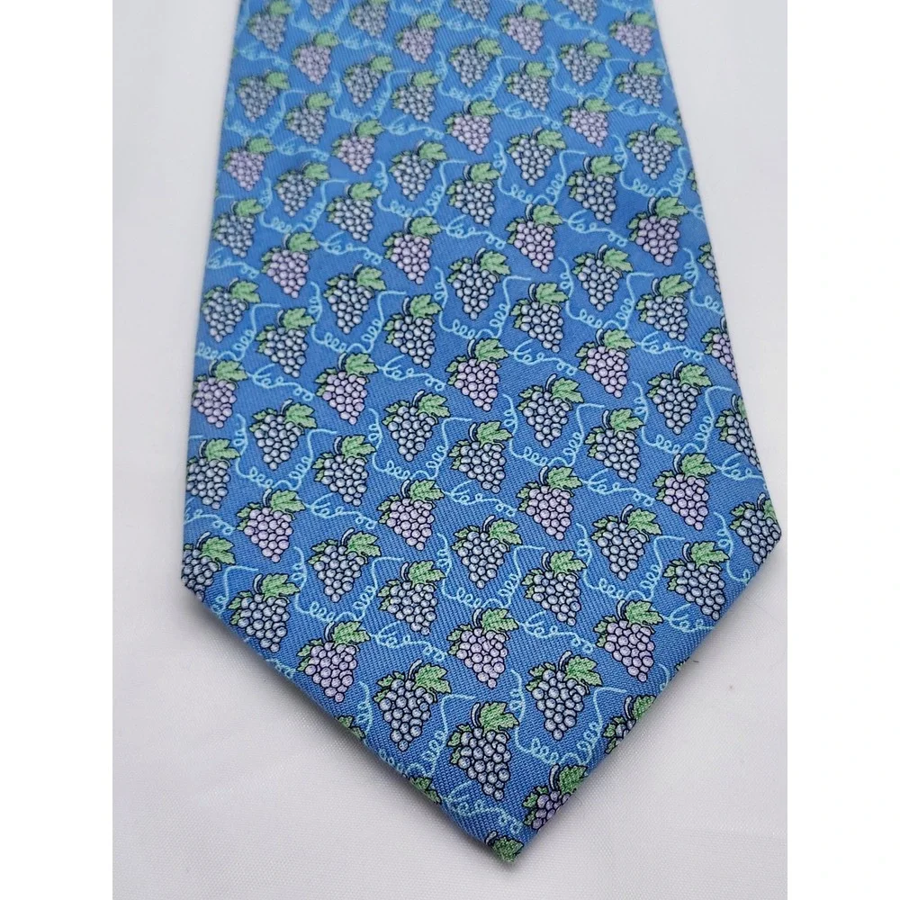 Vineyard Vines Mens Blue Grape Cluster Silk Tie Marthas Vineyard Hand Made USA